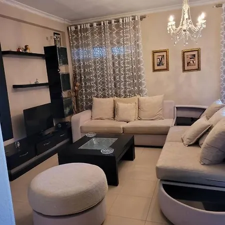Entire Apartment, Near Center In Appartamento